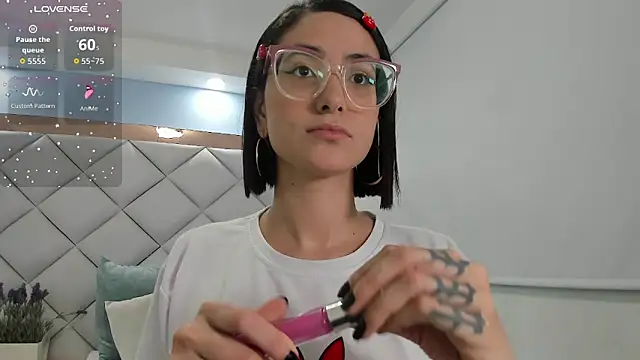 crystalstonee online show from 04-27-26, 09:35