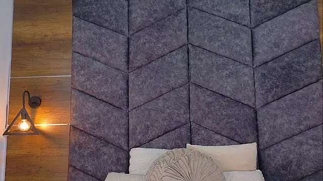 AnnieRouse   online show from 04-09-26, 11:37