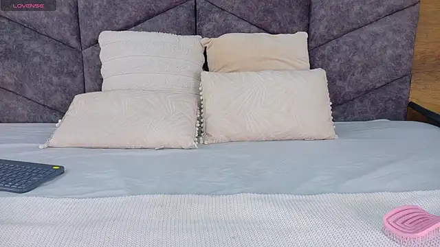 AnnieRouse   online show from 04-25-26, 11:35