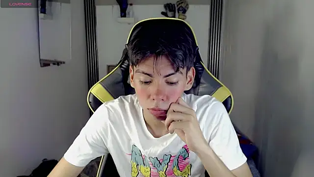 Liarr  online show from 05-07-26, 03:23