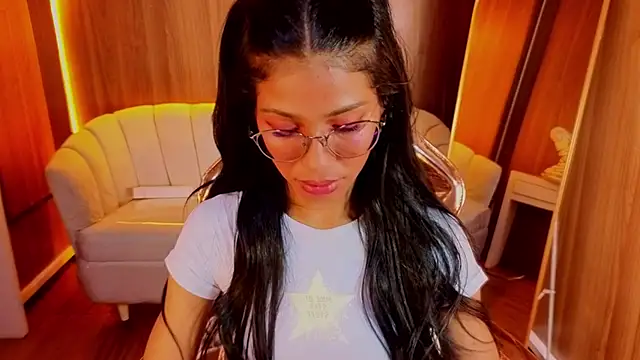 Snapshot of Alina_b_ chatting on 07-22-26, 07:49 Alina b online show from 07-22-26, 07:49