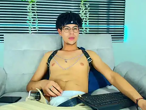 ThiiagoSaeenz online show from 04-01-26, 04:35