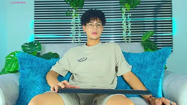 ThiiagoSaeenz online show from 04-27-26, 05:11