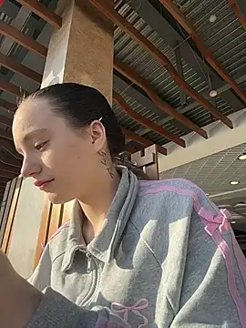 MiaTee online show from 02-25-26, 04:00