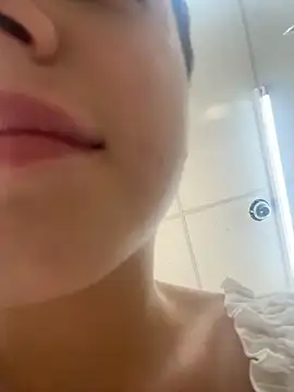 MiaTee online show from 04-26-26, 01:58