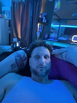 Snapshot of mileslongdeep chatting on 02-16-26, 06:04 mileslongdeep online show from 02-16-26, 06:04