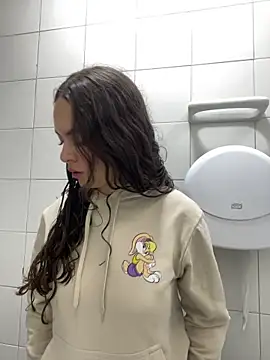 Annie bonnie  online show from 04-21-26, 11:38