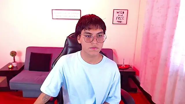 Snapshot of Maecum18 chatting on 05-13-26, 09:22 Maecum18 online show from 05-13-26, 09:22