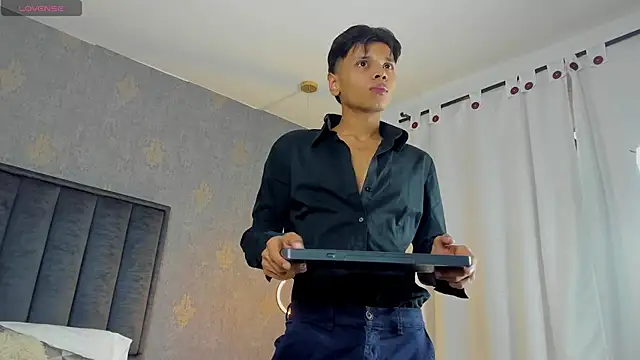 Snapshot of Alejandroo_Montenegro chatting on 03-25-26, 08:37 Alejandroo Montenegro online show from 03-25-26, 08:37