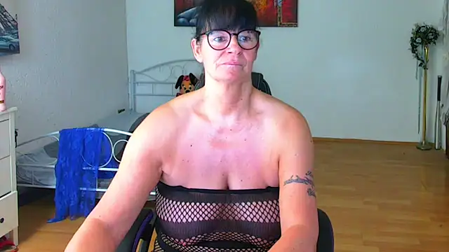 Sylly online show from 04-12-26, 09:03