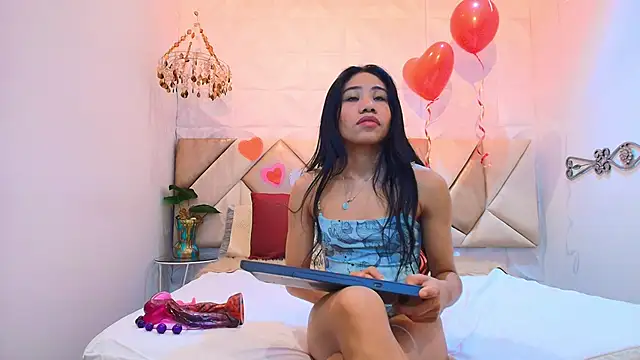 Lara pons online show from 02-12-26, 02:01