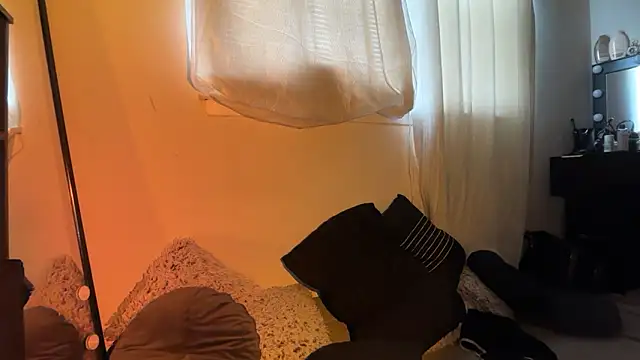 SunniSoles99 online show from 03-18-26, 03:37