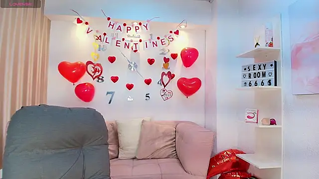 Luna Millers online show from 02-19-26, 04:08