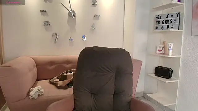 Luna Millers online show from 04-06-26, 04:21