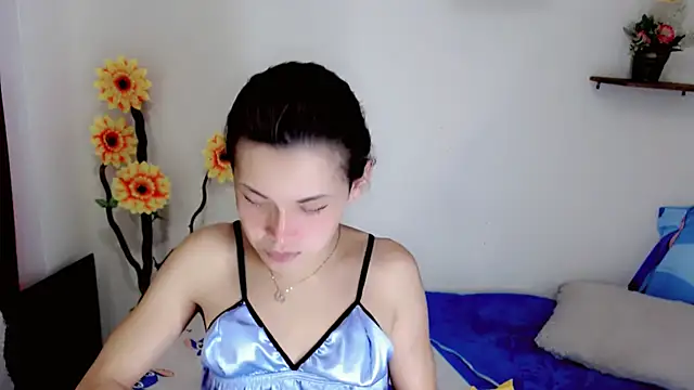 Snapshot of NathalialLooes chatting on 06-19-26, 08:23 NathalialLooes online show from 06-19-26, 08:23