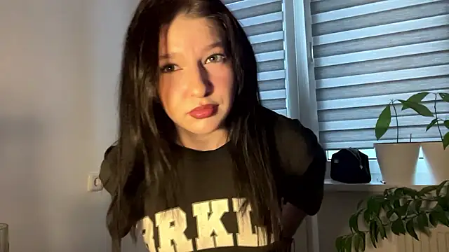 Sarahsolara online show from 02-17-26, 02:02