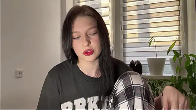 Sarahsolara online show from 02-19-26, 02:35