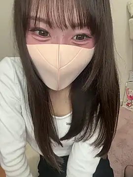 Snapshot of momo_mm chatting on 05-20-26, 02:07 momo mm online show from 05-20-26, 02:07