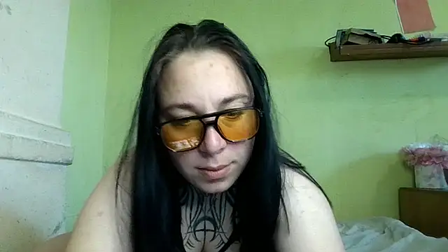 Snapshot of MillaSourety chatting on 05-04-26, 01:07 MillaSourety online show from 05-04-26, 01:07