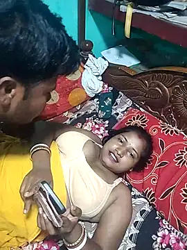 Snapshot of Your_deshibhabi25years chatting on 07-07-26, 04:00 Your deshibhabi25years online show from 07-07-26, 04:00