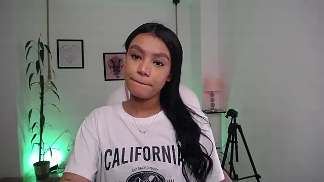 adhara 11 online show from 04-26-26, 11:57