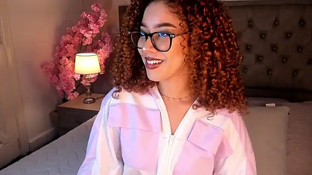 Snapshot of Sienna_brunette chatting on 06-08-26, 12:27 Sienna brunette online show from 06-08-26, 12:27