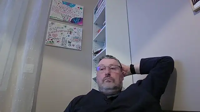 doudou310 online show from 02-14-26, 05:37