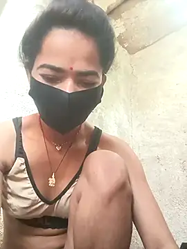 Snapshot of Sunali_Bendre chatting on 03-08-26, 02:04 Sunali Bendre online show from 03-08-26, 02:04