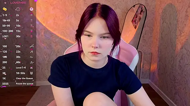 Julia Anis online show from 04-11-26, 01:10