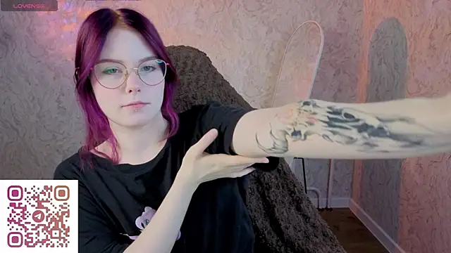 Julia Anis online show from 04-22-26, 01:08