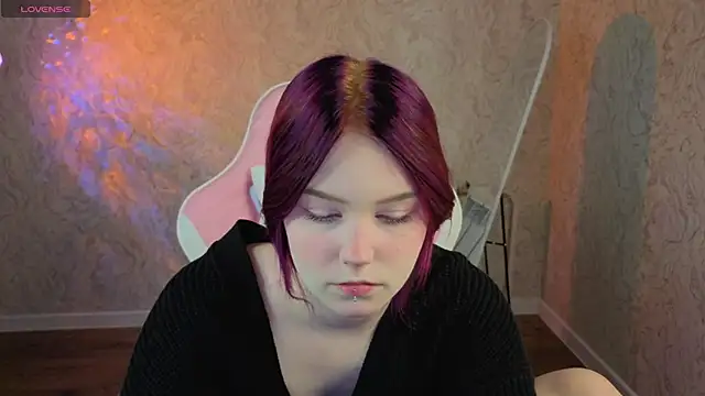 Julia Anis online show from 04-25-26, 01:08