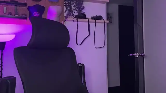 SamDornan51 online show from 04-18-26, 05:55