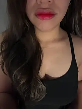 Snapshot of QuynhAnh_2k1 chatting on 02-18-26, 10:06 QuynhAnh 2k1 online show from 02-18-26, 10:06