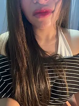 Snapshot of QuynhAnh_2k1 chatting on 03-08-26, 07:56 QuynhAnh 2k1 online show from 03-08-26, 07:56