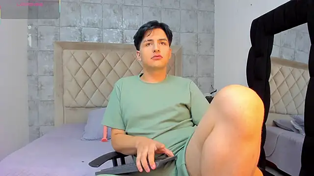 noahWolff  online show from 02-06-26, 04:50