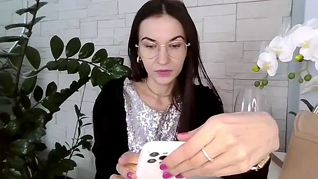 JuliaLovely online show from 02-17-26, 02:35