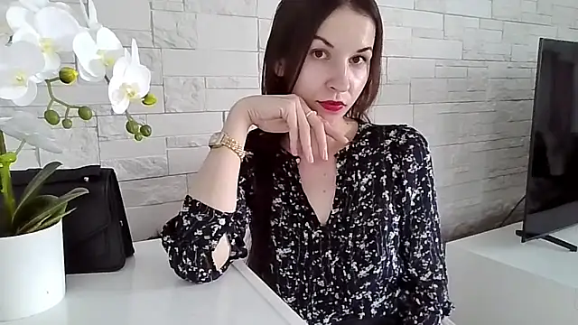 JuliaLovely online show from 06-11-26, 02:04