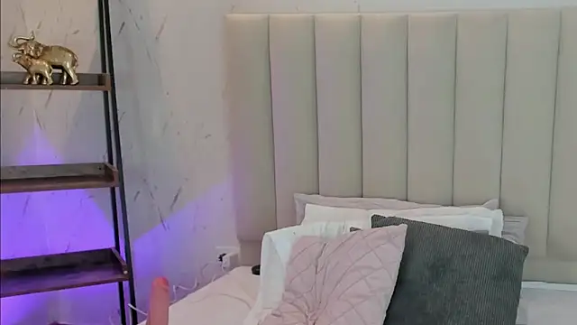 ViolettaRousee  online show from 04-16-26, 10:45