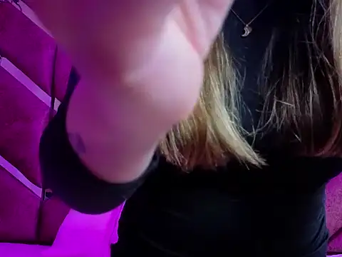 EmberCooper  online show from 04-17-26, 03:42