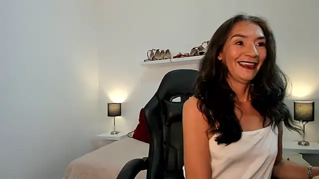 Emma Mendozaa online show from 02-16-26, 11:39