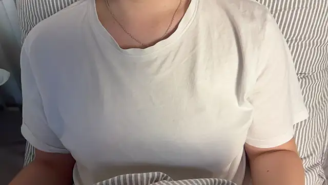 Lucyschickt online show from 06-19-26, 06:34