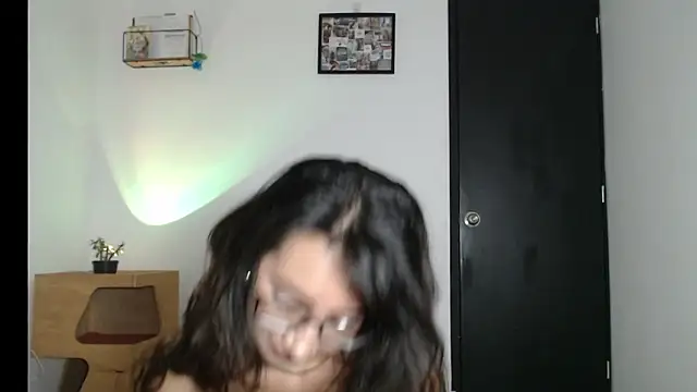 elizabethruss1 online show from 05-16-26, 10:36