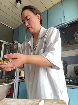 Youyou 12 online show from 04-24-26, 12:57