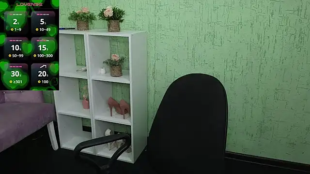 Lily Luxee online show from 03-12-26, 09:37