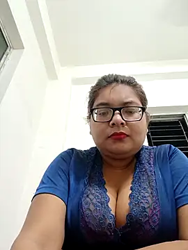 Elie Hallway online show from 04-26-26, 07:22