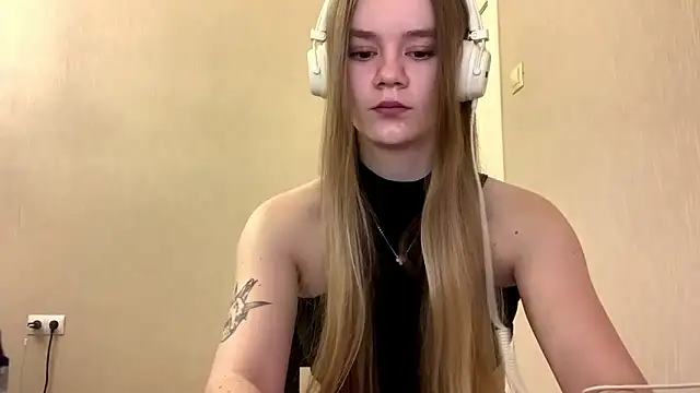 AgnesShy  online show from 03-04-26, 07:36