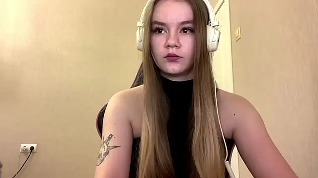 AgnesShy  online show from 03-09-26, 07:23