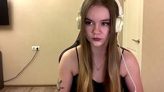 AgnesShy  online show from 03-13-26, 07:48