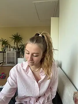 romyxxs online show from 04-23-26, 04:42