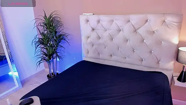 Valenvega  online show from 04-18-26, 12:42